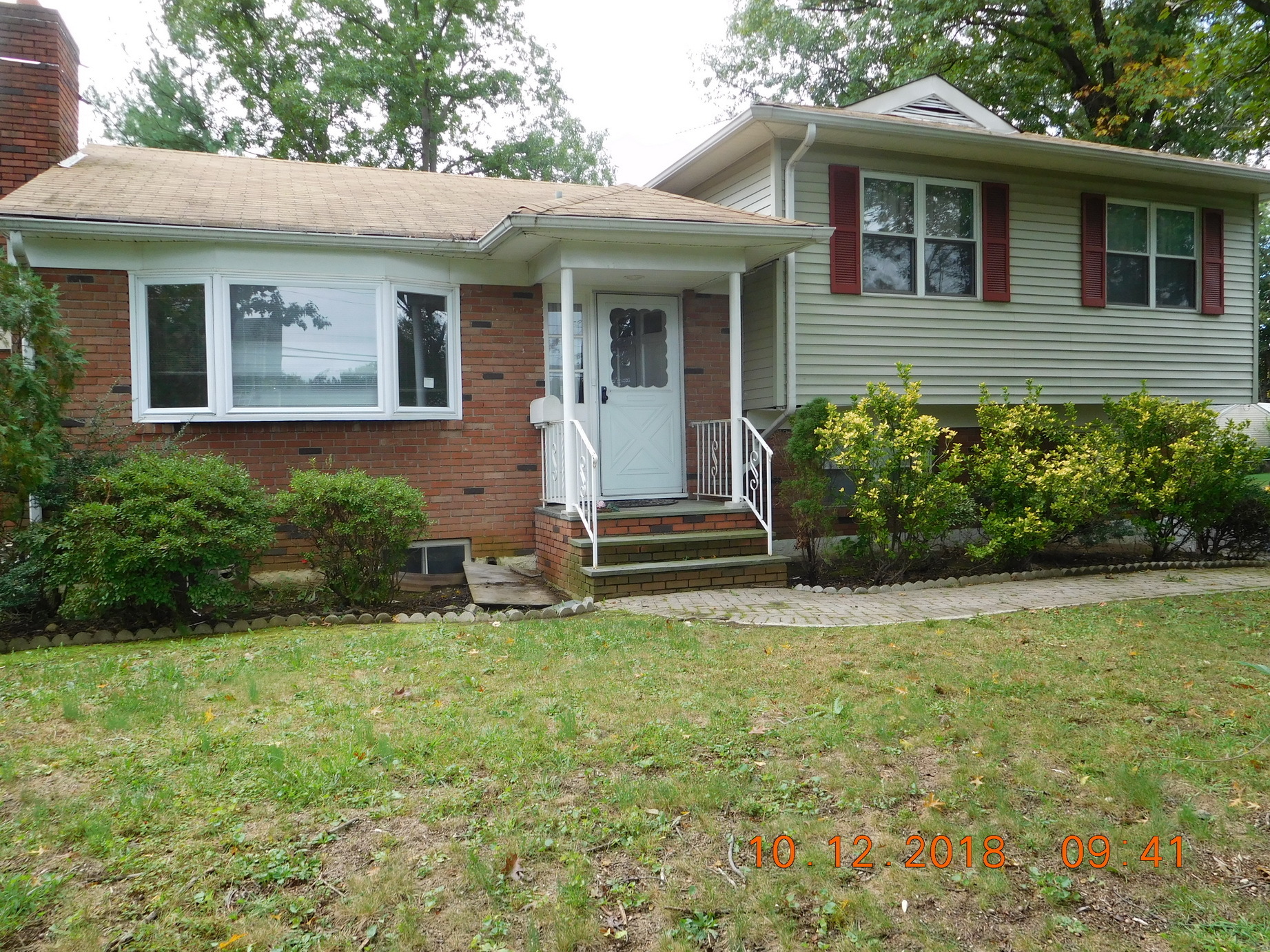 New Listing in Larchmont 3BR/2Bth Split Level Forec